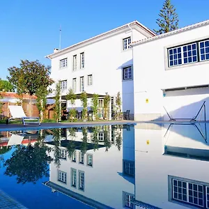 Art 4 Carcavelos Bed and breakfast